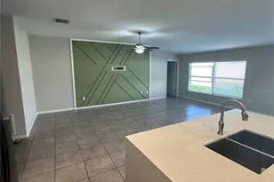 903 Zone Tailed Hawk Pl, Ruskin, FL 33570 - Photo 7