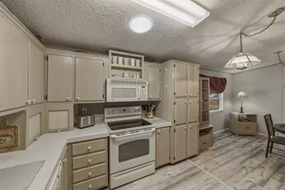 35921 Tanda Circle, Zephyrhills, FL 33541 - Photo 13