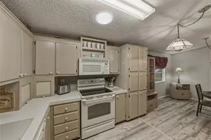 35921 Tanda Cir, Zephyrhills, FL 33541 - Photo 13