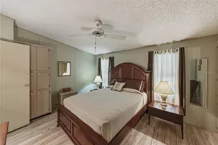 35921 Tanda Cir, Zephyrhills, FL 33541 - Photo 23