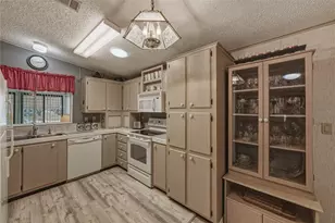 35921 Tanda Cir, Zephyrhills, FL 33541 - Photo 11