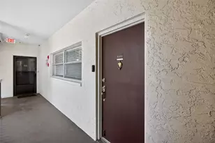 6370 1st St N, Saint Petersburg, FL 33702 - Photo 3