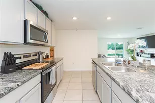 36703 Spanish Rose Dr, Dade City, FL 33525 - Photo 13