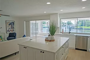 1880 Tanglewood Dr NE, Saint Petersburg, FL 33702 - Photo 15