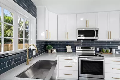 1224 Greenwood Avenue N, Saint Petersburg, FL 33704 - Photo 9