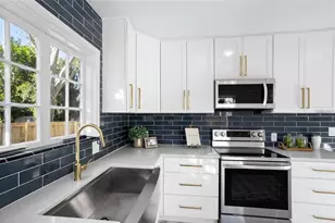 1224 Greenwood Ave N, Saint Petersburg, FL 33704 - Photo 9