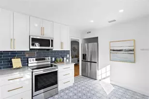 1224 Greenwood Ave N, Saint Petersburg, FL 33704 - Photo 7