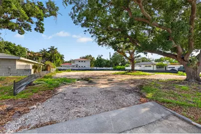 289 Rafael Boulevard NE, Saint Petersburg, FL 33704 - Photo 3