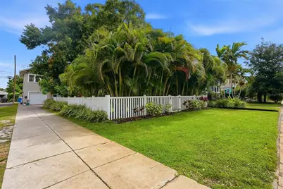 855 28th Avenue N, Saint Petersburg, FL 33704 - Photo 3
