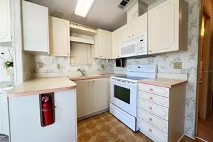 35220 Dodie Dr, Zephyrhills, FL 33541 - Photo 11
