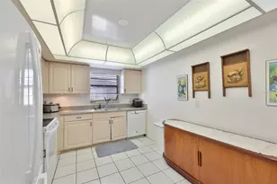 2611 Lancaster Dr, Sun City Center, FL 33573 - Photo 9
