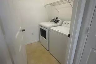 2407 Courtney Meadows Ct, Tampa, FL 33619 - Photo 17