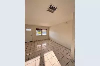 10611 N Altman Street, Tampa, FL 33612 - Photo 9