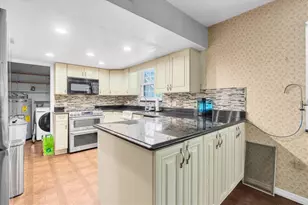 10422 N Woodmere Rd, Tampa, FL 33617 - Photo 9