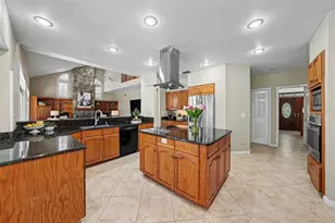 833 Marco Dr NE, Saint Petersburg, FL 33702 - Photo 15