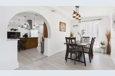 8721 N Orangeview Avenue, Tampa, FL 33617 - Photo 25