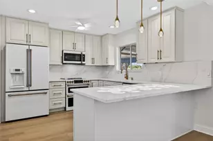 6497 Cape Hatteras Way NE, Saint Petersburg, FL 33702 - Photo 9