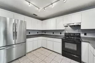 14806 Morning Dr, Lutz, FL 33559 - Photo 11