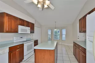 951 Villeroy Greens Dr, Sun City Center, FL 33573 - Photo 13