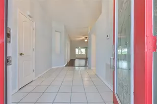 951 Villeroy Greens Dr, Sun City Center, FL 33573 - Photo 5