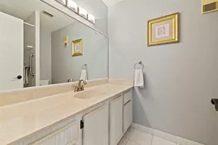 5975 Terrace Park Dr N, Saint Petersburg, FL 33709 - Photo 21