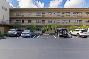 5975 Terrace Park Dr N, Saint Petersburg, FL 33709 - Photo 1