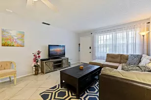 5975 Terrace Park Dr N, Saint Petersburg, FL 33709 - Photo 7