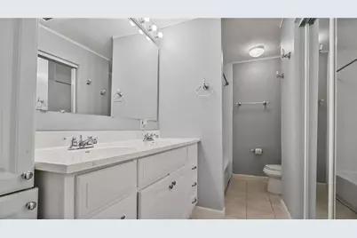 11717 Wesson Circle E, Tampa, FL 33618 - Photo 7