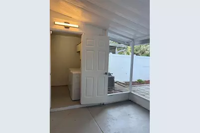 11717 Wesson Circle E, Tampa, FL 33618 - Photo 9