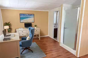 425 Mt Piney Ave NE, Saint Petersburg, FL 33702 - Photo 9