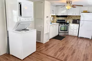 425 Mt Piney Ave NE, Saint Petersburg, FL 33702 - Photo 5