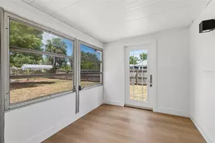 517 Hampton Ave NE, Saint Petersburg, FL 33703 - Photo 5
