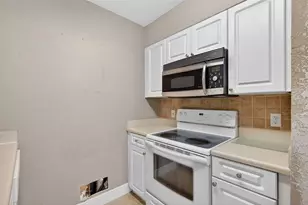 2521 Cedar Cypress Ct., Tampa, FL 33618 - Photo 17
