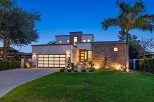 874 Placido Way NE, Saint Petersburg, FL 33704 - Photo 1