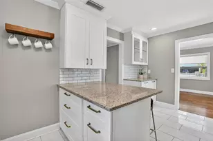 2810 Sanders Dr, Tampa, FL 33611 - Photo 15