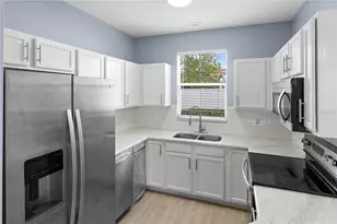 12294 Country White Cir, Tampa, FL 33635 - Photo 7