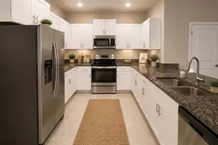 817 Royal Empress Dr, Ruskin, FL 33570 - Photo 5