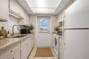 1221 Drew St, Clearwater, FL 33755 - Photo 9