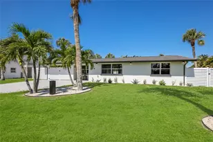 214 85th St, Holmes Beach, FL 34217 - Photo 3