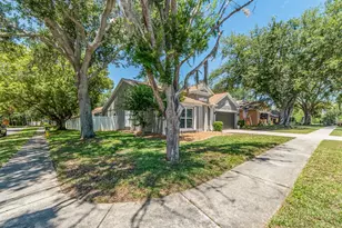 1700 Blue Lake Ct, Tarpon Springs, FL 34689 - Photo 3