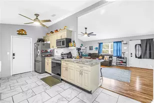 687 Jasmine Way S, Saint Petersburg, FL 33705 - Photo 11
