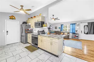 687 Jasmine Way S, Saint Petersburg, FL 33705 - Photo 9