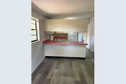 9601 Shalimar Court, Tampa, FL 33615 - Photo 3