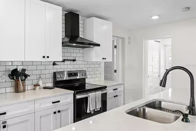 3320 W Ballast Point Boulevard, Tampa, FL 33611 - Photo 7