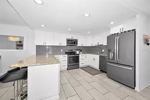 855 Bayway Blvd, Clearwater Beach, FL 33767 - Photo 19