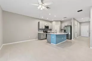 6425 Fairmont Ln, Palmetto, FL 34221 - Photo 11
