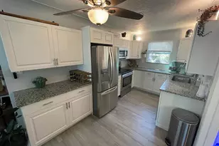1465 15th St S, Saint Petersburg, FL 33705 - Photo 3