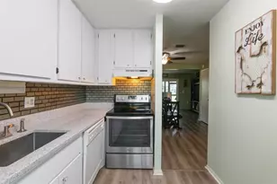 195 114th Ave NE, Saint Petersburg, FL 33716 - Photo 7