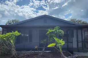 806 Walnut Dr, Seffner, FL 33584 - Photo 1