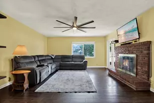 6240 39th Ave N, Saint Petersburg, FL 33709 - Photo 13